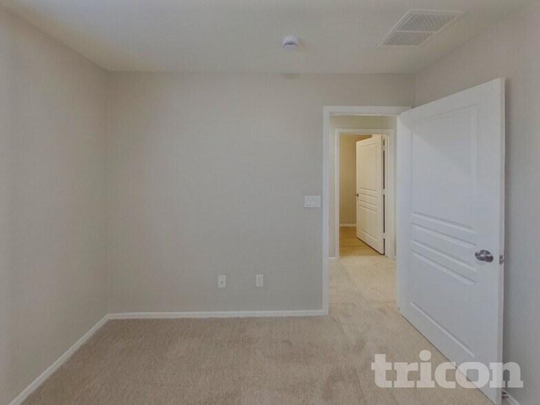 Building Photo - 8717 W Hammond Ln