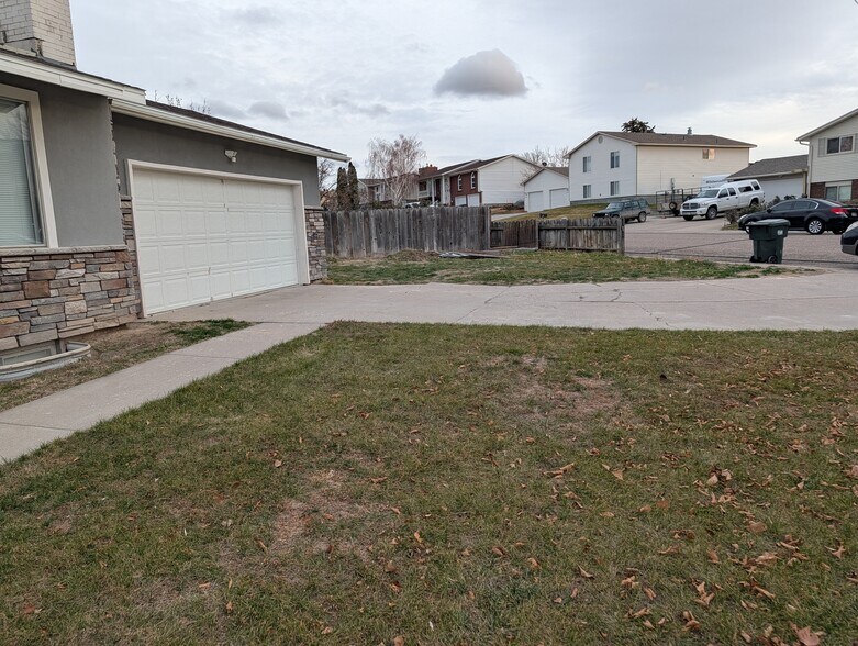 Building Photo - 2030 Ardella Dr