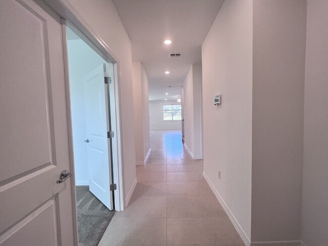 Building Photo - Available NOW! Epperson lagoon 4 Bed, 2.5 Bath Home in Wesley Chapel, FL - A Must-See Rental Prop...