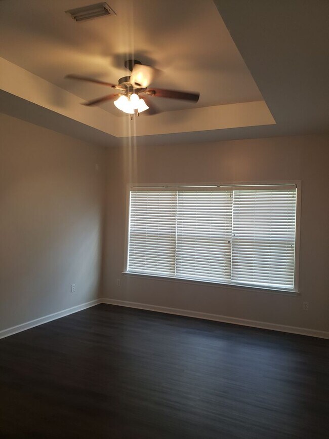 Building Photo - Windsor Trace Subdivision!