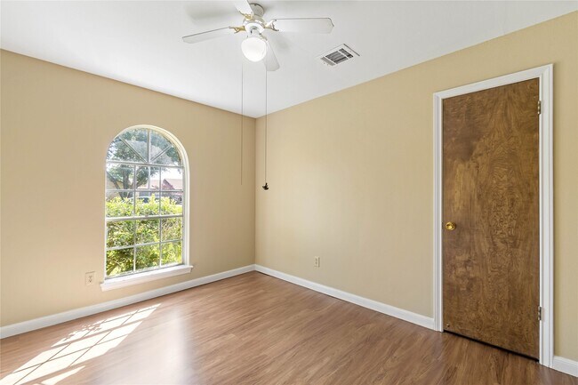 Building Photo - 10418 Sagemeadow Ln