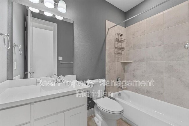 Building Photo - 14928 Belclaire Ave