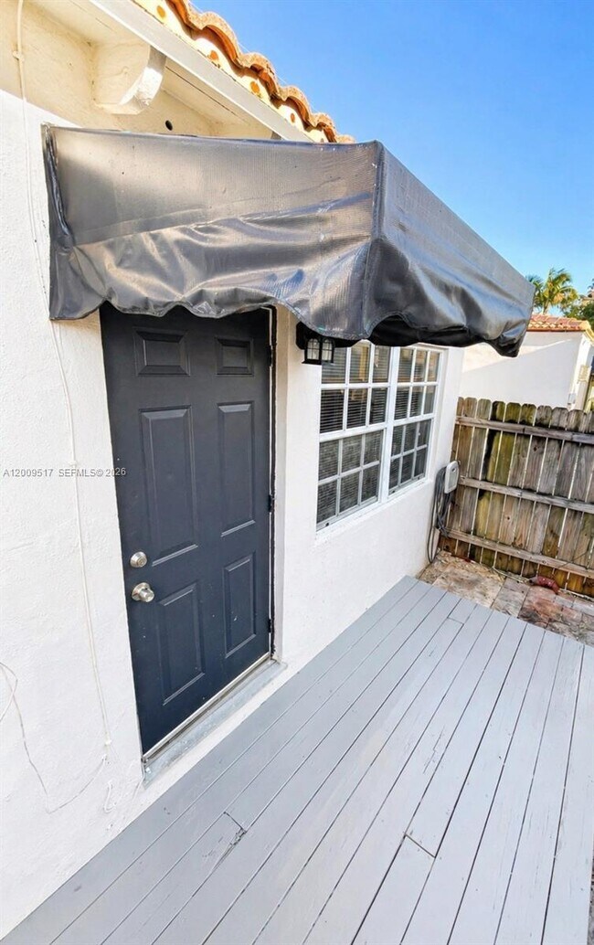 Building Photo - 1121 NE 2nd St