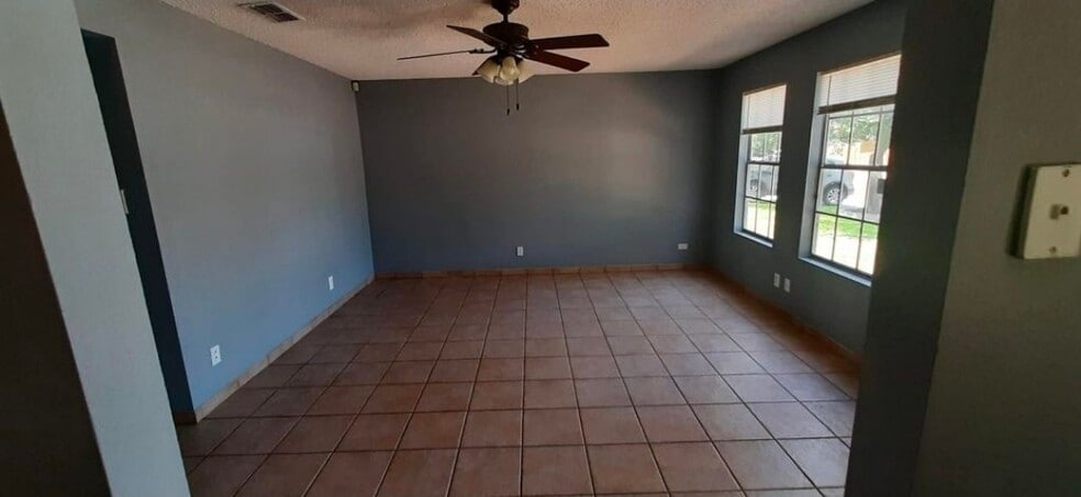 Building Photo - 9512 Allen Dr