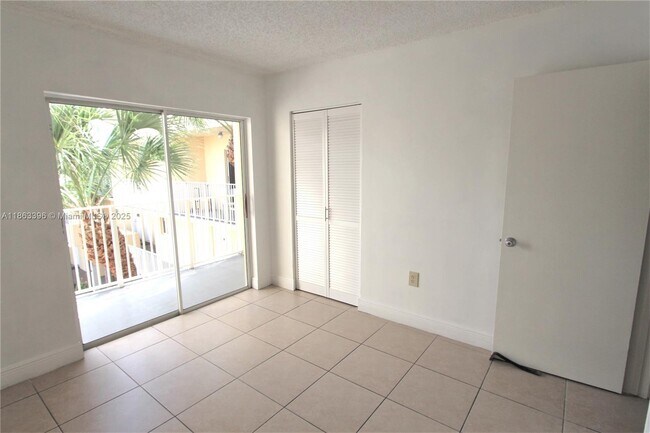 Building Photo - 2750 W 76th St