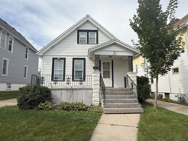 Primary Photo - Private 4 bedroom home in West Allis