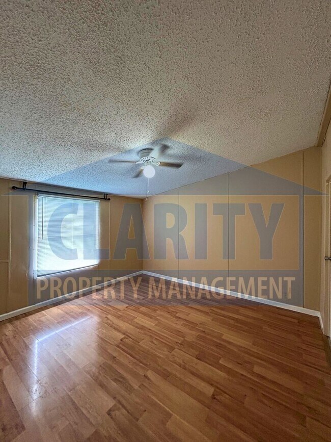 Building Photo - Spacious 4-Bedroom, 2-Bath Home!