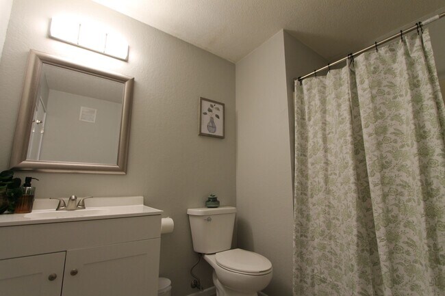 Building Photo - Spacious first floor one bedroom with mode...