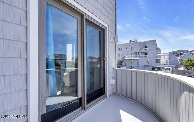 Building Photo - 2108 S Ocean Ave