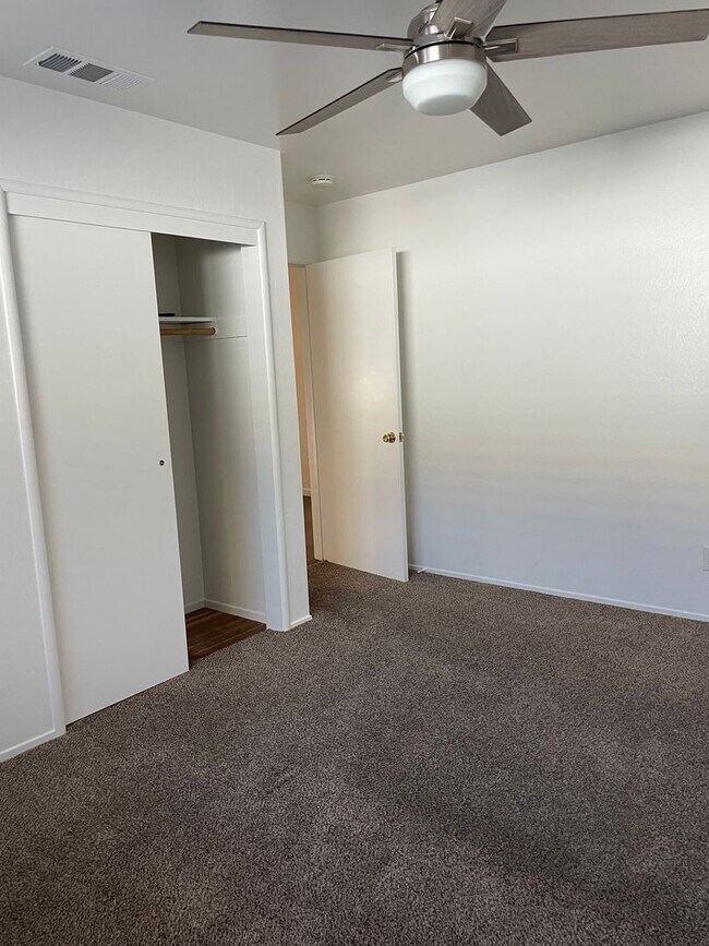 Building Photo - Cozy 3 Bedroom Home