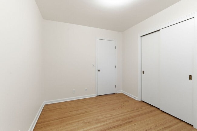 Building Photo - Crieve Hall Duplex