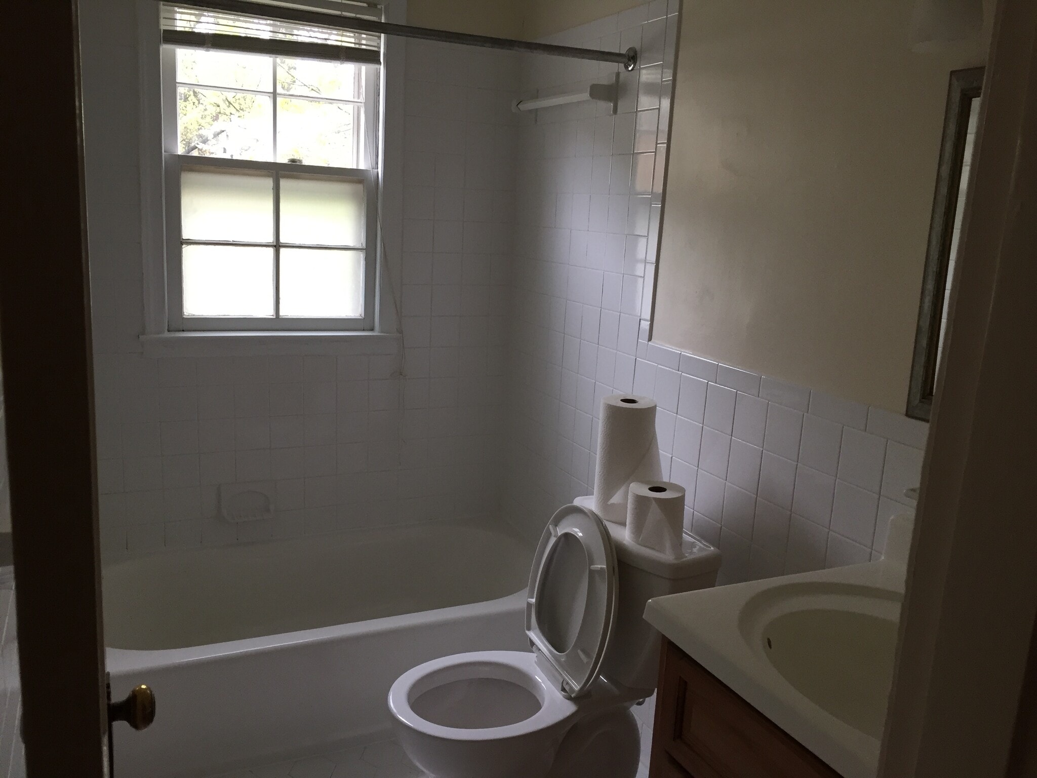 Bathroom - 1401 S Edgewood St