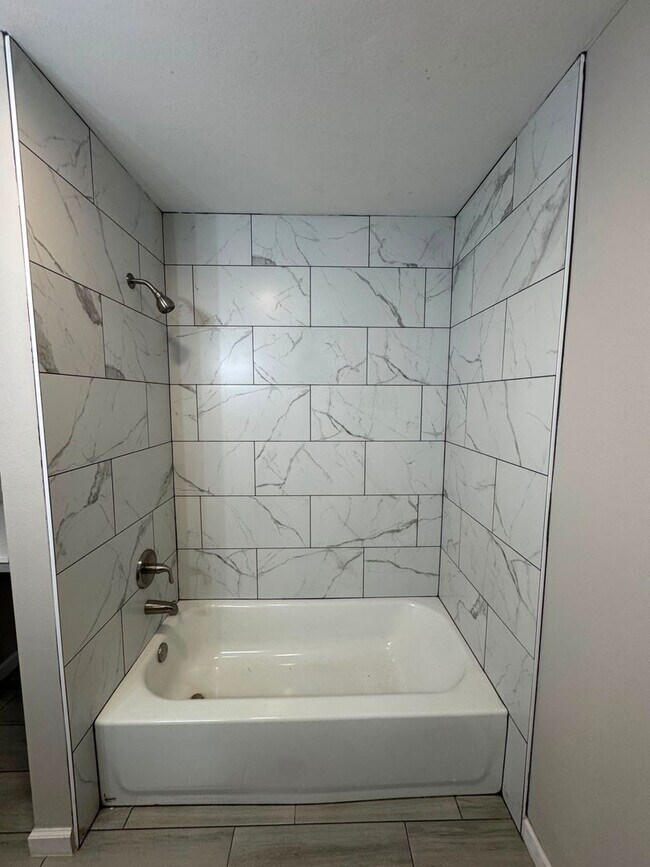 Building Photo - No HOA. Oversized 3/2 Home. NEW PHOTOS COMING SOON