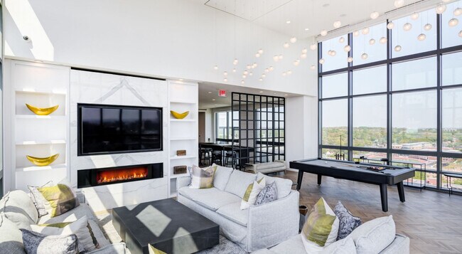 Building Photo - 4000 Fairfax Dr