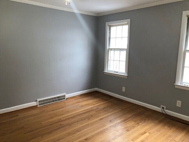 Building Photo - Great 4 Bedroom Home In Harper Woods