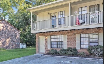Building Photo - 102 Kimeran Ln