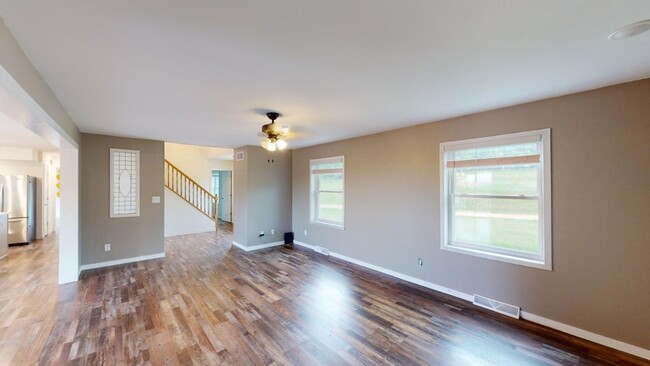 Building Photo - 4 Bedroom 3.5 bath Home outside of Viola A...