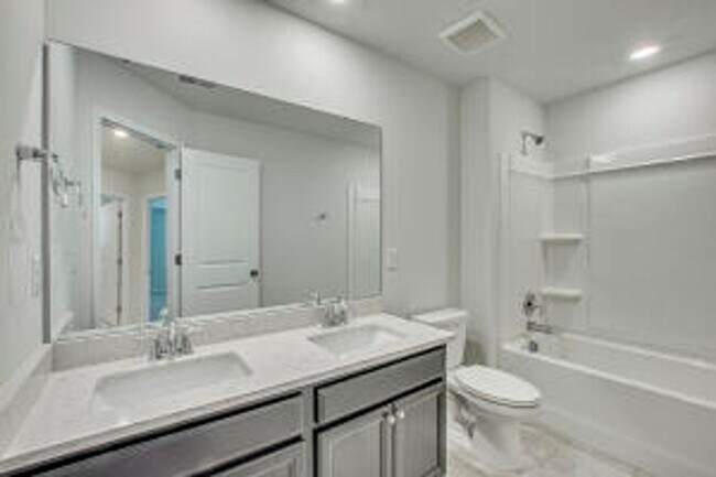 Building Photo - Available March 10th. Beautiful 6 BR/4.5 BA Home in Tanner Plantation!