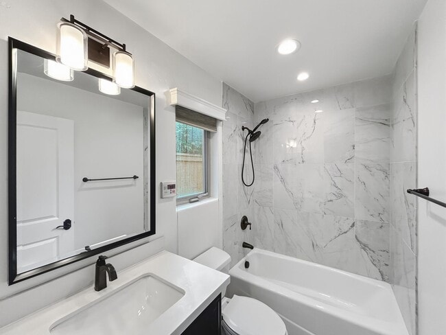 Building Photo - Beautiful 3BD/3.5BA W/ A/C and 2-Car Attached Garage in Hillcrest!