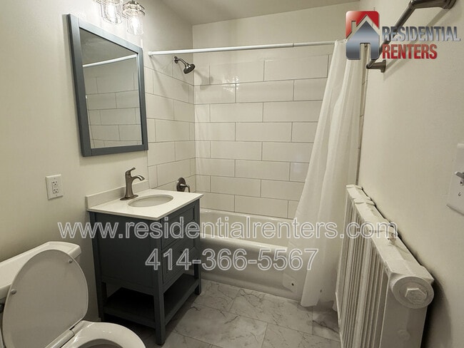 Building Photo - 2033 S 82nd St
