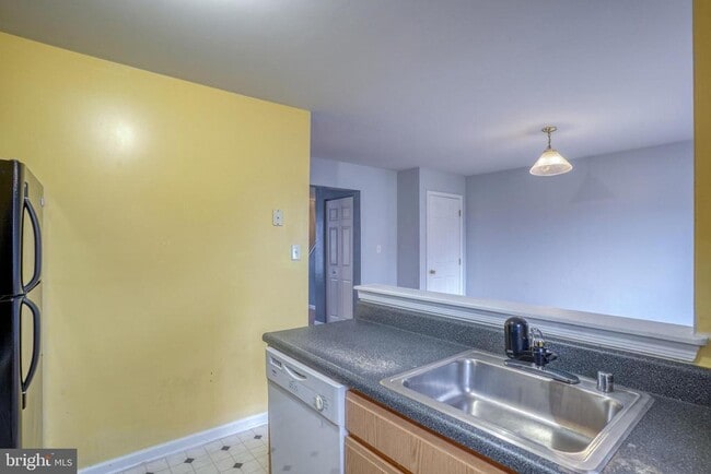 Building Photo - 407 Champs Ln