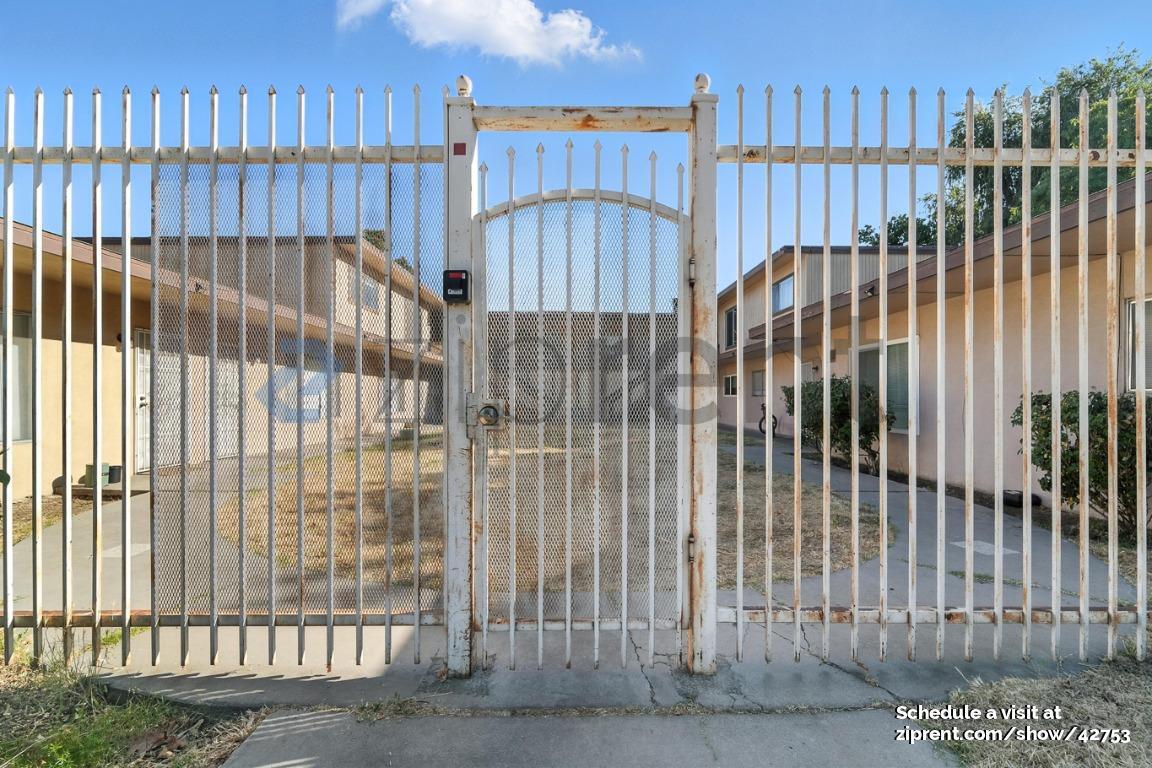 Building Photo - 132 W 18th St