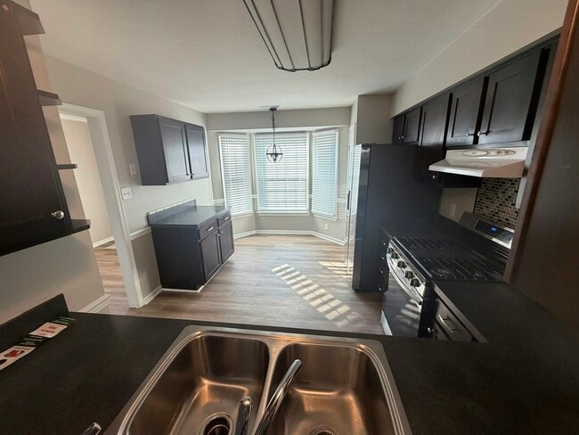 Building Photo - 1623 Mantane Arch