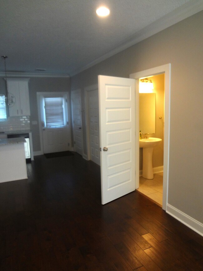 Building Photo - 1220 Pithon St