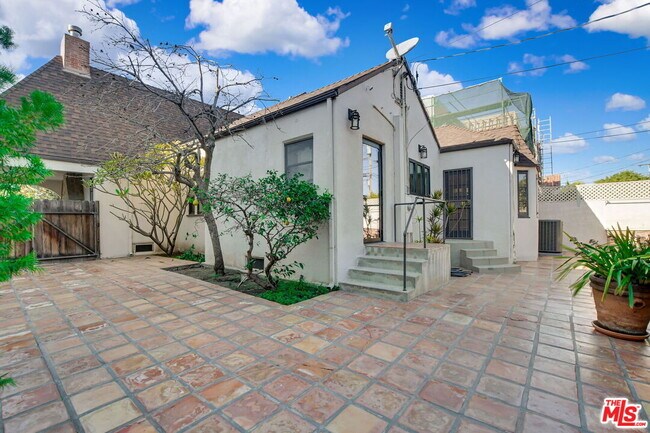Building Photo - 344 S Swall Dr