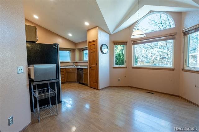 Building Photo - 2323 Dogwood Cir