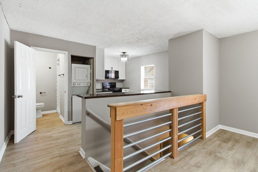 Building Photo - 1338 Barth Ave