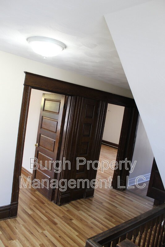 Building Photo - 213 6th Ave