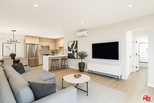 Building Photo - 1307 Tamarind Ave