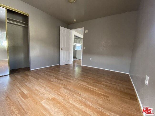 Building Photo - 2734 W 15th St