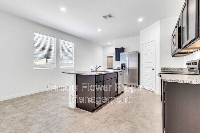 Building Photo - 2108 W Sheridan Ave