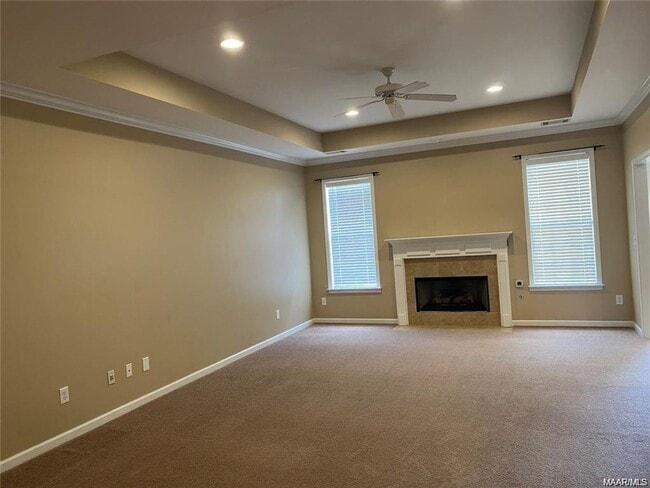 Building Photo - 4/3 in Deer Creek!