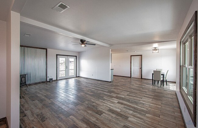 Building Photo - 705 E County Rd 150
