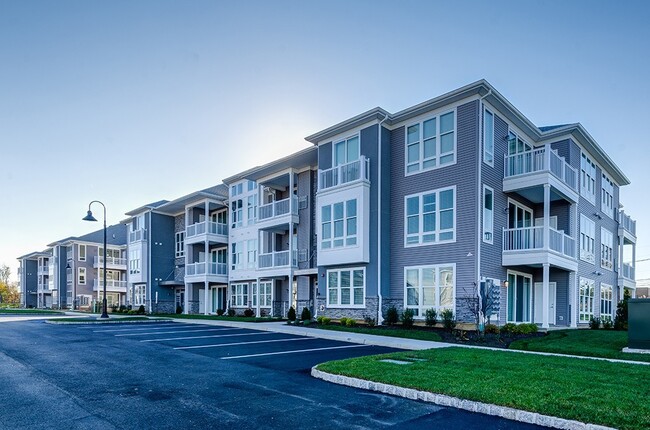 Building Photo - Two Bedroom Brand-new Luxury Apartment (Walk Up Building)