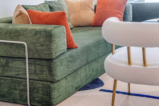 Building Photo - 404 NE 2nd Ave