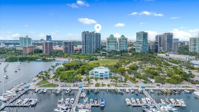 Building Photo - 2821 S Bayshore Dr