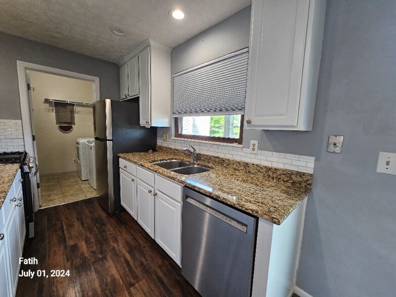 Building Photo - 5310 Stonemeadow Ave