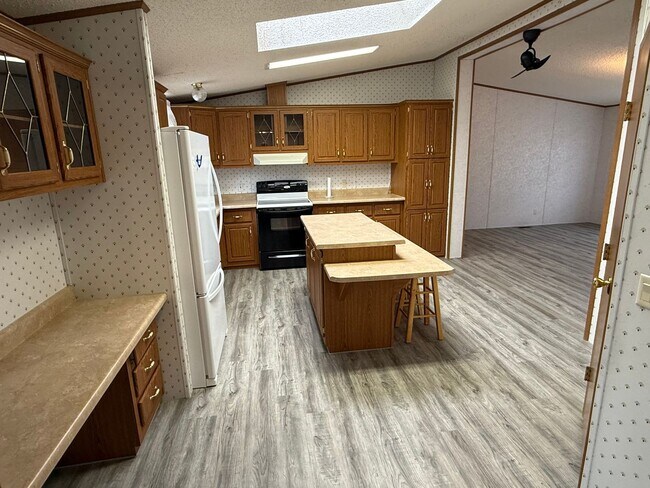 Building Photo - 3 Bedroom, 2 Bath Home for Rent