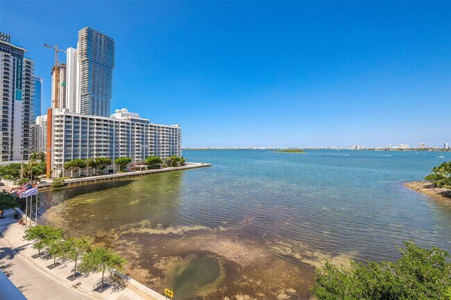 Building Photo - 2000 N Bayshore Dr
