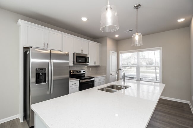 Building Photo - 811 Calvin Pk Dr