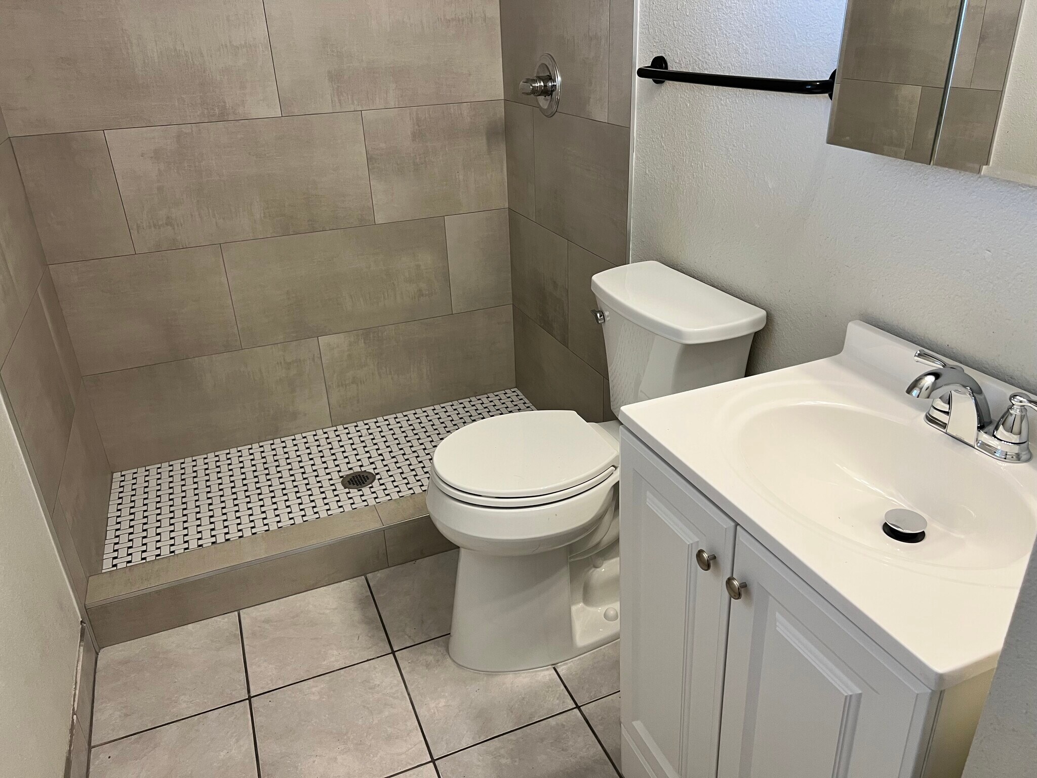 New Main Bath - 5322 W Saint Moritz Ln