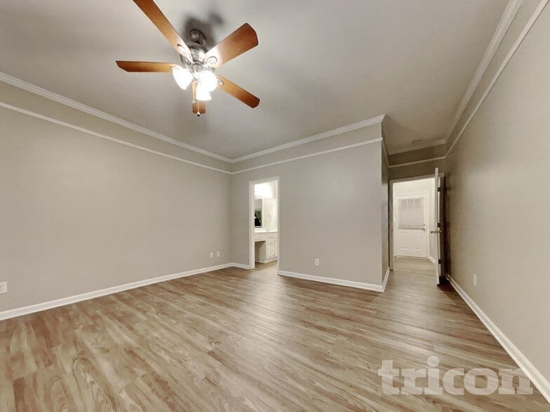 Building Photo - 203 Manor View Ct