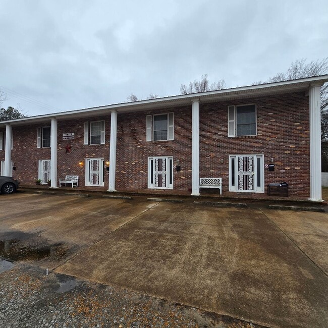 Primary Photo - 2/1.5 Townhouse with Water, Trash, Sewer, ...