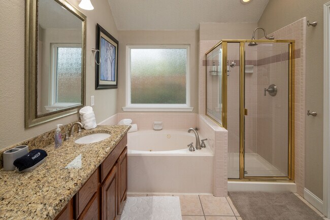 Building Photo - 3410 Los Alamos Ln
