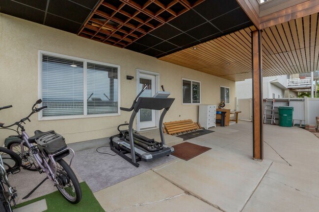 Building Photo - 8961 N Cottage Cyn Dr