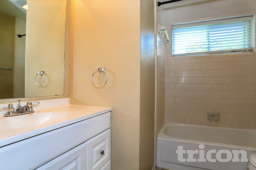 Building Photo - 12211 Kleinmeadow Dr
